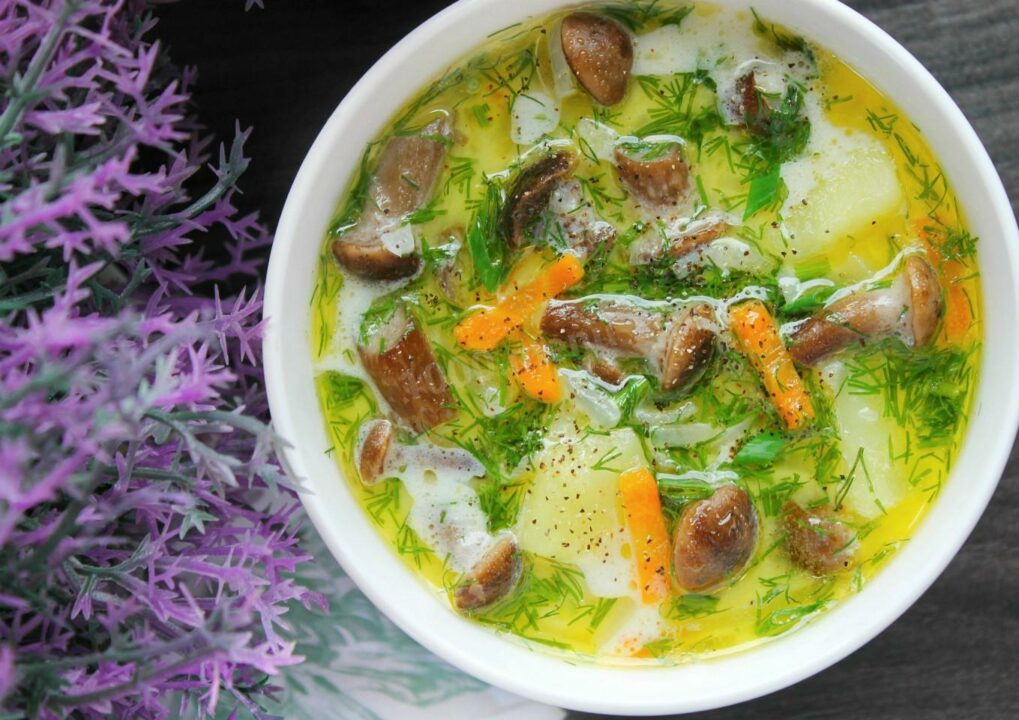 Суп со сливочным сыром и грибами Грибной суп пошаговое изображение - 1000.menu