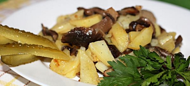 Сушеные буковые грибы с картофелем