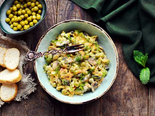 Салат с грибами и зеленым горошком - пошаговый рецепт с фотографиями