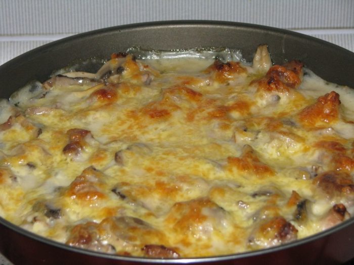 11 лучших рецептов приготовления картофеля с грибами на сковороде со сметаной