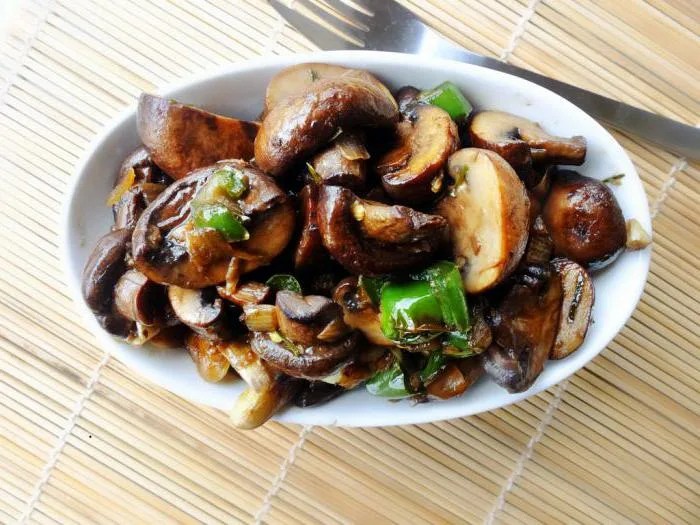 Можно ли жарить на сковороде маринованные грибы с луком - 10 рецептов
