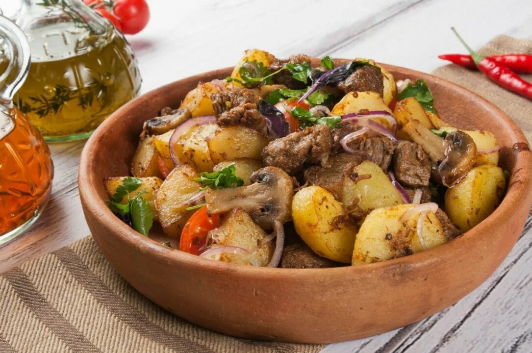 Свинина с грибами и картофелем в духовке: 10 лучших рецептов с пошаговыми фотографиями