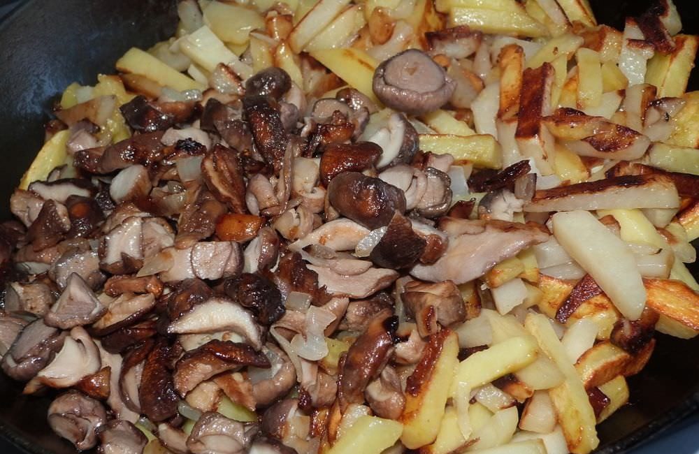 Картошка с грибами жареная на сковороде рецепт с фото с белыми