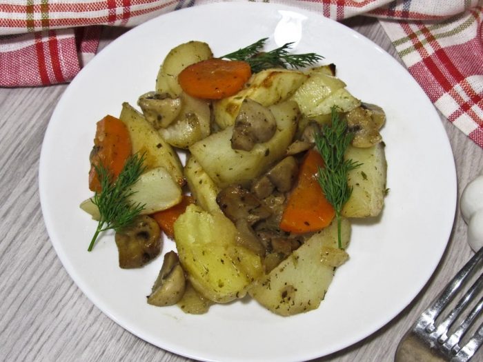 Картофель с грибами в рукаве для запекания в духовке