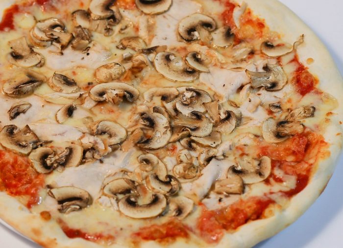 Белый соус для пиццы с грибами