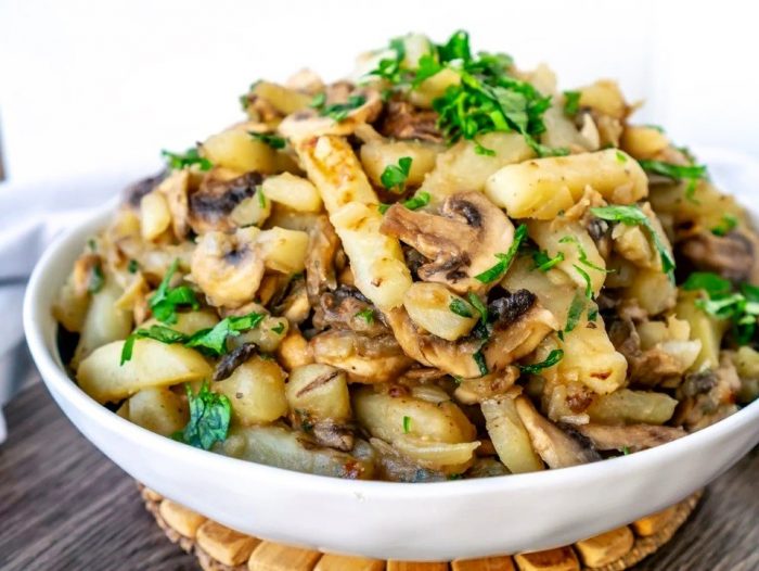 Как вкусно потушить картошку с грибами шампиньонами