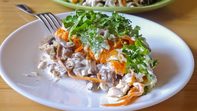 Салат с курицей, грибами, огурцами и корейской морковью - рецепт с пошаговыми фото