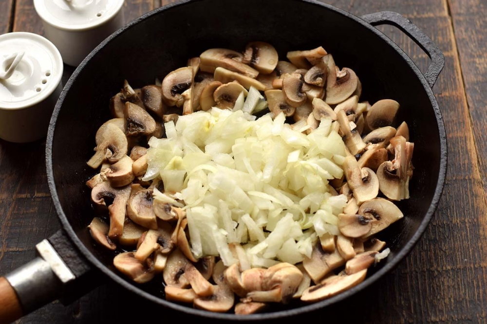 Картофель с начинкой и грибами в духовке