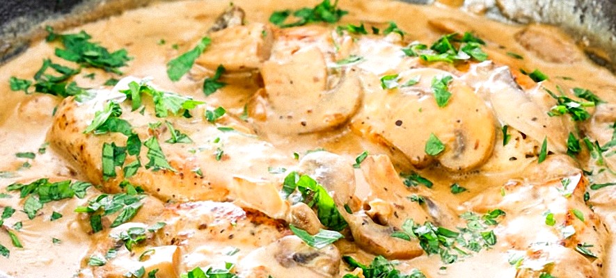 Курица с грибами в сливочном соусе - рецепт с фотографиями | CookJournal