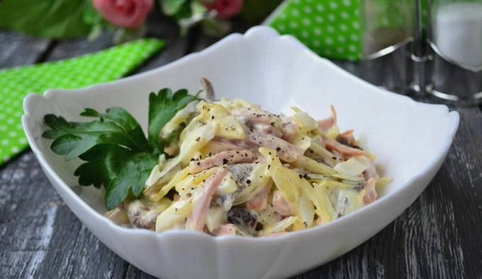 Салат с маринованными грибами и ветчиной: 22 рецепта приготовления с сыром, огурцом, жареными грибами, луком, соленьями