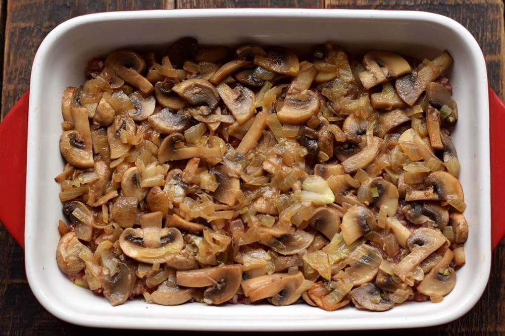 Картофель с начинкой и грибами в духовке