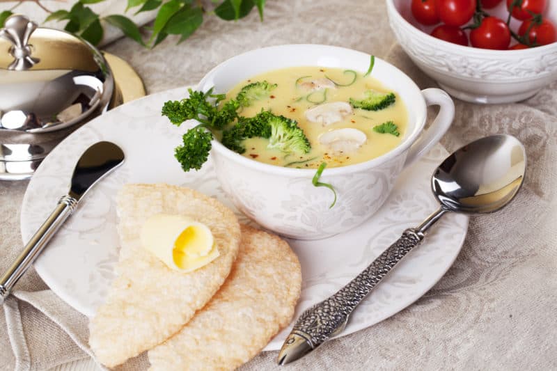 Сырный суп с грибами: сливочный вкус из детства - На кухне