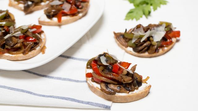 Бутерброды с грибами и перцем - пошаговый рецепт с фото на Povar.ru