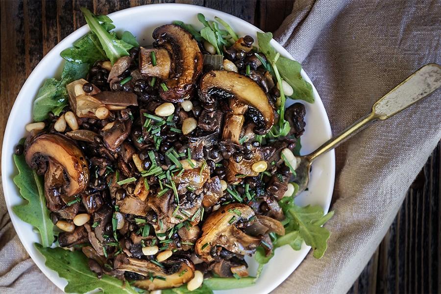 Салат с грибами и луком рецепт с фото - 1000.menu