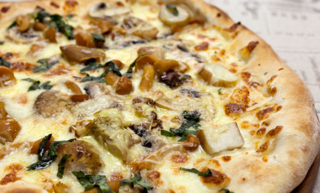 Пицца из буковых грибов: пошаговые рецепты с замороженными грибами, маринованными грибами, сыром, колбасой