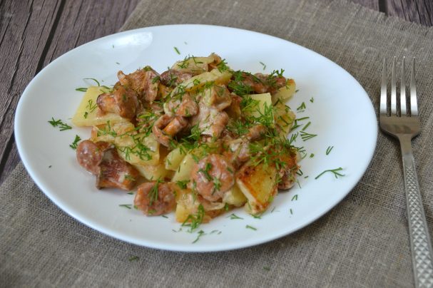 Запеченные лисички с картофелем в сливочном соусе - пошаговый рецепт с фотографиями на Повар.ру