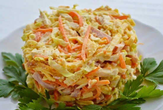 Рецепт салата из корейской моркови, ветчины и яичницы - Корейская кухня: Салаты.