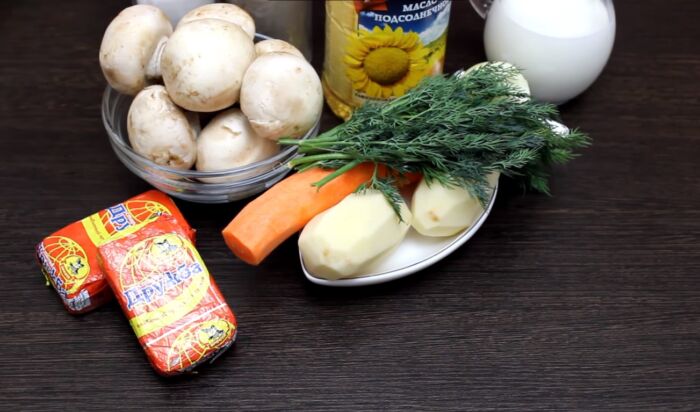 Ингредиенты для сырного супа с грибами и сливками