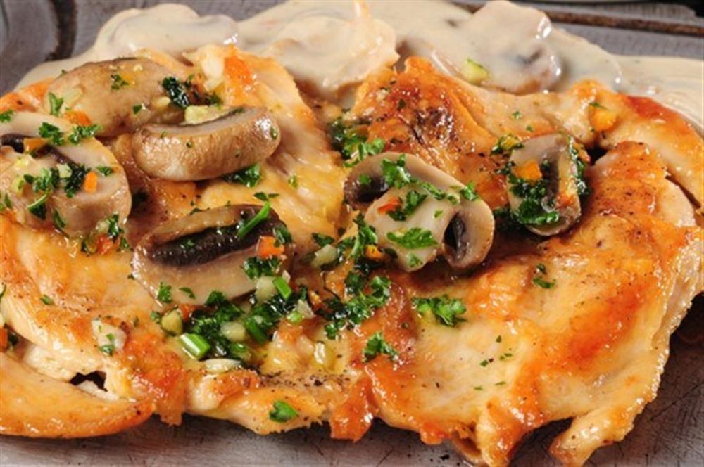 Куриное филе с грибами и сыром в духовке (рецепт)