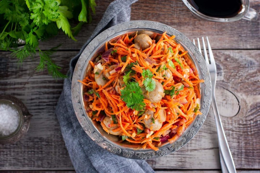 Салат из грибов с корейской морковью и луком рецепт с фото пошагово и видео - 1000.meny
