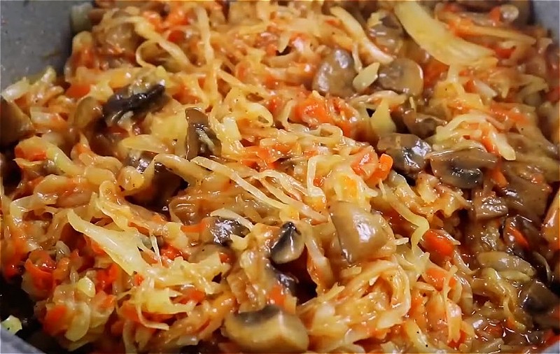 20 простых и вкусных рецептов жареной капусты с грибами на сковороде