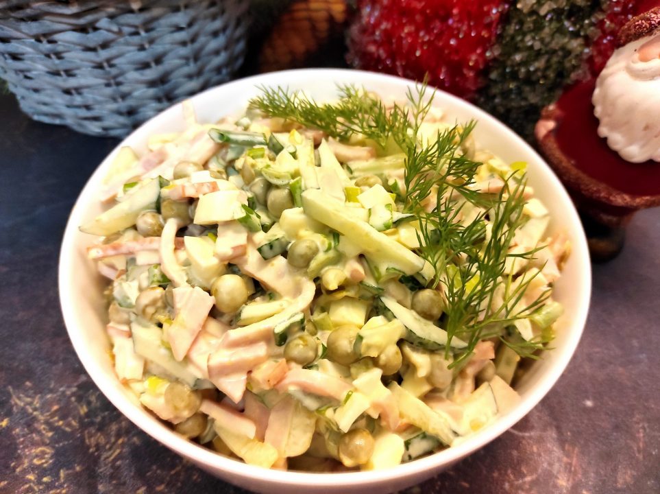 Салат с ветчиной, яйцом и зеленым горошком - пошаговый рецепт с фото и видео - Вкусно.ру