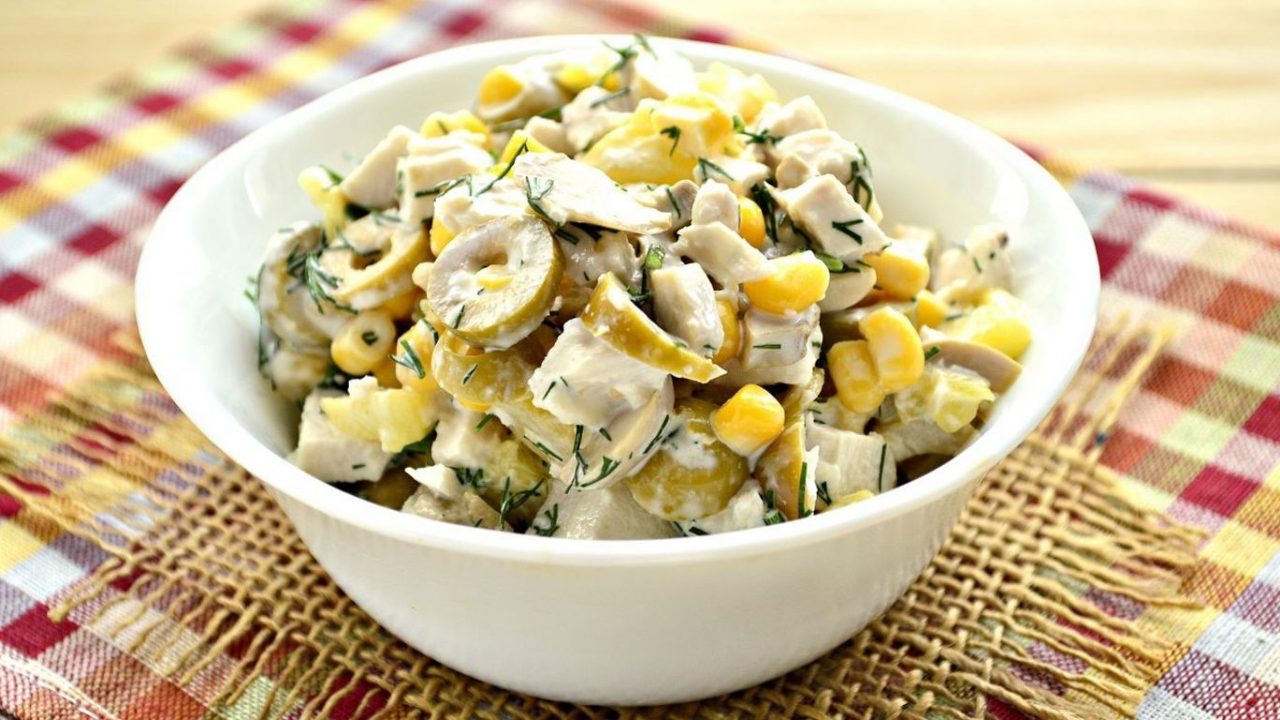 Салат с грибами и кукурузой: 20 рецептов с грибами, шампиньонами и маринованными грибами,