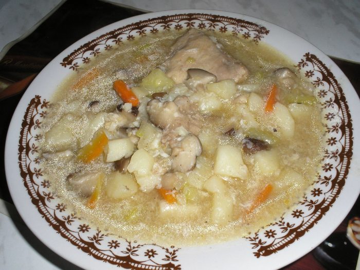 Грибной суп из свежих или замороженных груздей
