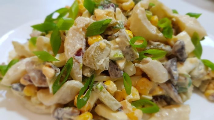 Самые вкусные рецепты салата с кальмарами и шампиньонами