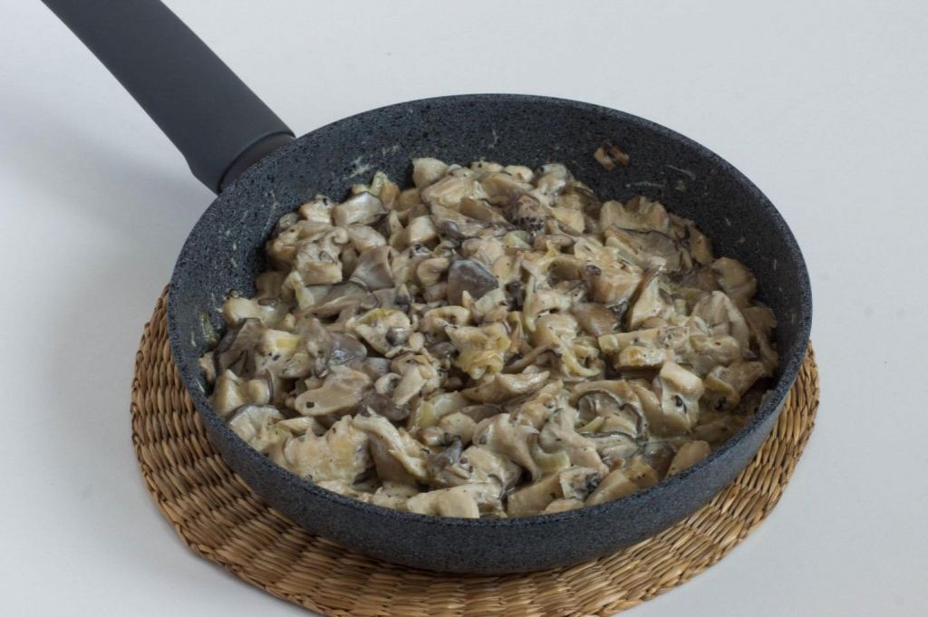 Вешенки в сливках: 14 рецептов приготовления тушеных и жареных на сковороде грибов