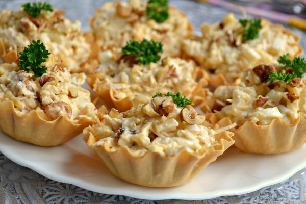 Закусочные тарталетки с куриным салатом, рецепт с фото - Vkuso.ru